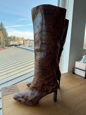 VINCE CAMUTO HERSHA BOOT, Snake print (7)